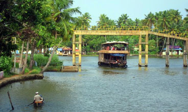 kerala premium houseboat package